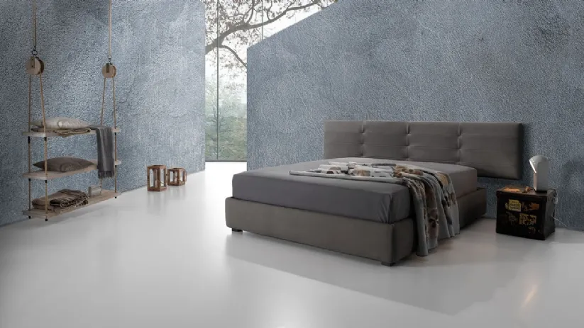 Letto in tessuto grigio con testiera Twist Tess 232 di Excò