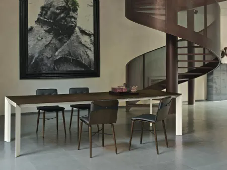 Sedia Kate con monoscocca in legno con o senza cuscino trapuntato e gambe in legno massello di Bontempi