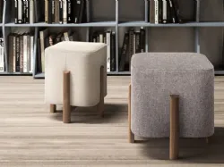 Pouf Kip in tessuto e legno di Doimo Salotti