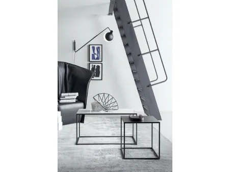Tavolino Team con base in metallo e top disponibile in varie finiture di Novamobili
