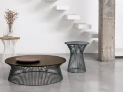 Tavolino Brigitte con struttura in metallo e top in materico rovere carbone di Tomasella