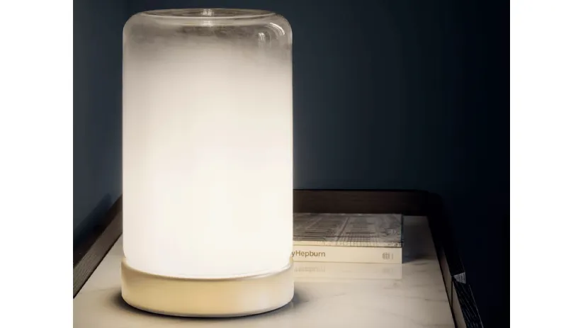 Lampada da tavolo Pop in vetro sfumato bianco con base in acciaio laccato di Bontempi