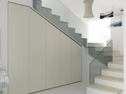 Armadio su misura per sottoscala AM10 di Moretti Compact