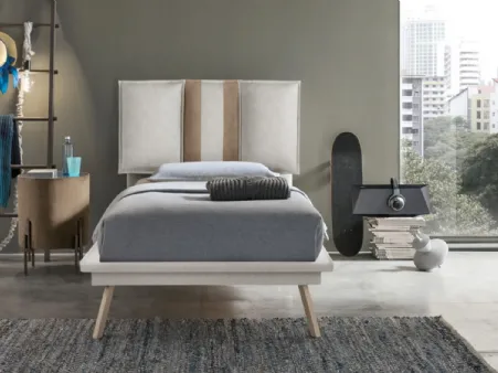 Comodino Planos rivestito in tessuto beige con top in vetro Target Point
