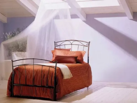 Letto singolo Dora in ferro battuto con testiera di Bontempi