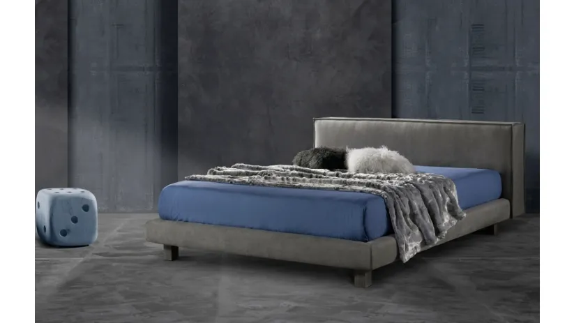 Letto con testiera e giroletto imbottiti dalle linee moderne Sullivan di ExcòLetto con testiera e giroletto imbottiti dalle linee moderne Sullivan di Excò