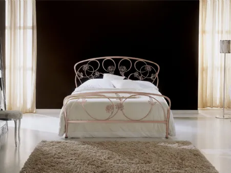 Letto con testiera lavorata con fiori in ferro battuto Glicine di Bontempi