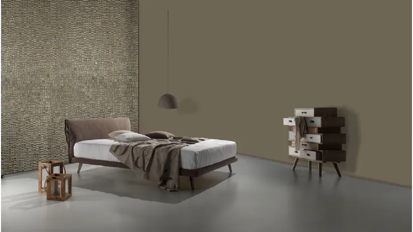 Letto matrimoniale in tessuto color tabacco Nuovo Bacco Ring 8 di Excò
