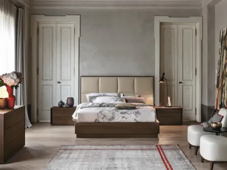 Letto Prestige con testiera imbottita rivestita in ecopelle di Tomasella