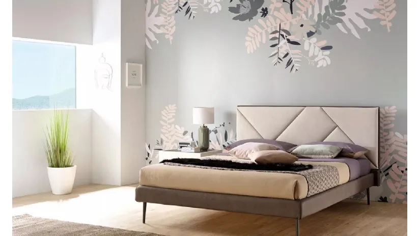 Letto matrimoniale con testiera composta da tasselli in ecopelle SC221 di Moretti Compact
