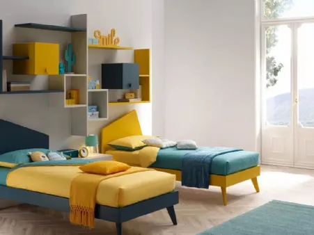 Letto singolo con testiera Iceberg in laccato opaco Pavone e Senape SC101 di Moretti Compact