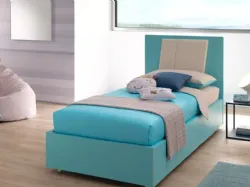 Letto con testiera SC115 in laccato Cielo con testiera Plane Ray con inserto in ecopelle di Moretti Compact
