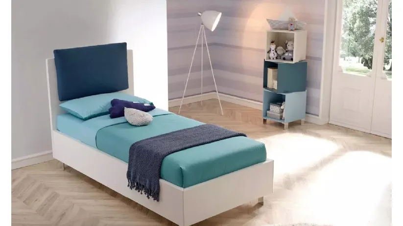 Letto moderno in nobilitato Bianco Luce con testiera  Plane Pillow parzialmente rivestita in tessuto imbottito SC117 di Moretti Compact