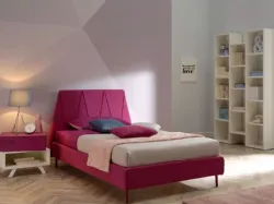 Letto singolo imbottito con testiera in tessuto dalla forma trapezoidale SC210 di Moretti Compact