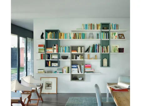 Libreria sospesa componibile Modo M6C78 in laccato opaco di Sangiacomo