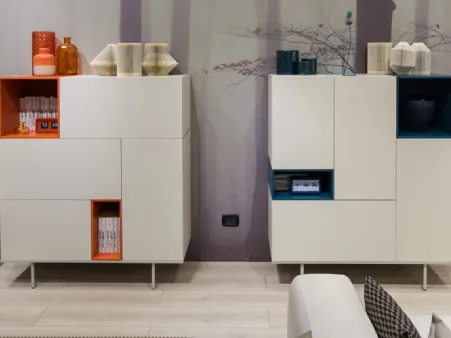 Madia Alta in laminato quarzo con wallbox in laccato opaco MC043 di Moretti Compact