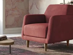 Poltroncina in tessuto con piedi in legno Adele di Doimo Salotti