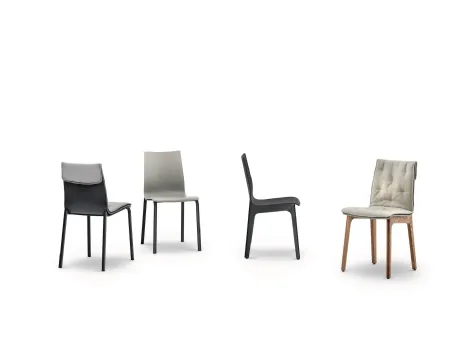 Sedia Alfa con struttura in legno massello e monoscocca in legno laccato di Bontempi