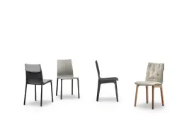 Sedia Alfa con struttura in legno massello e monoscocca in legno laccato di Bontempi