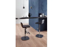 Sgabello in pelle con basamento in metallo Cooper di Ozzio