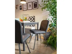 Sedia in ecopelle imbottita con struttura in metallo grigio opaco Emma di Connubia