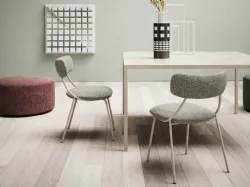 Sedia Yoko in tessuto imbottito di Novamobili