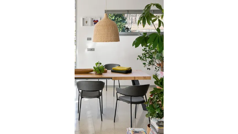 Tavolo allungabile in legno di faggio con top in nobilitato rovere naturale Bold di Connubia