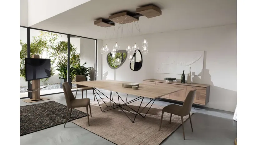 Tavolo rettangolare allungabile in Rovere con base in metallo Fil8 di Ozzio