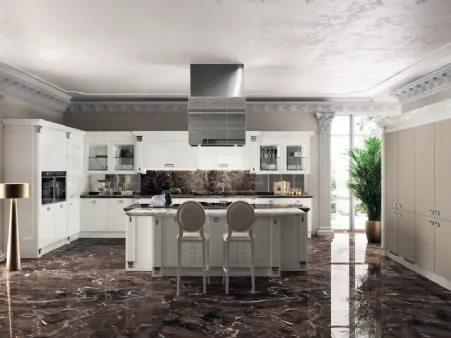 Cucina Classica Exclusiva in laccato lucido Bianco e pelle di Scavolini
