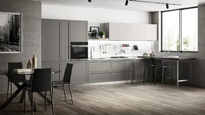 Cucina Moderna Carattere 17 in laccato Grigio Chiaro e Grigio Titanio di Scavolini