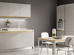 Cucina Moderna Dandy Plus Grigio Velo e maniglia Giallo Senape di Scavolini