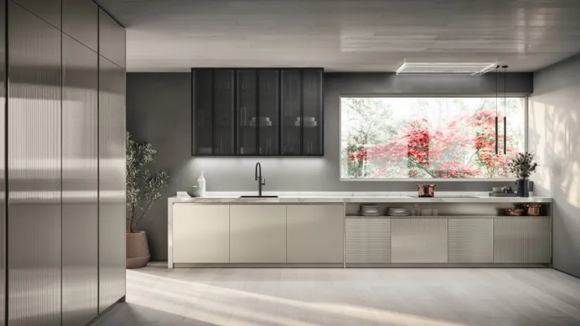 Cucina Moderna lineare Libra in vetro opaco rigato e liscio Perlage di Scavolini