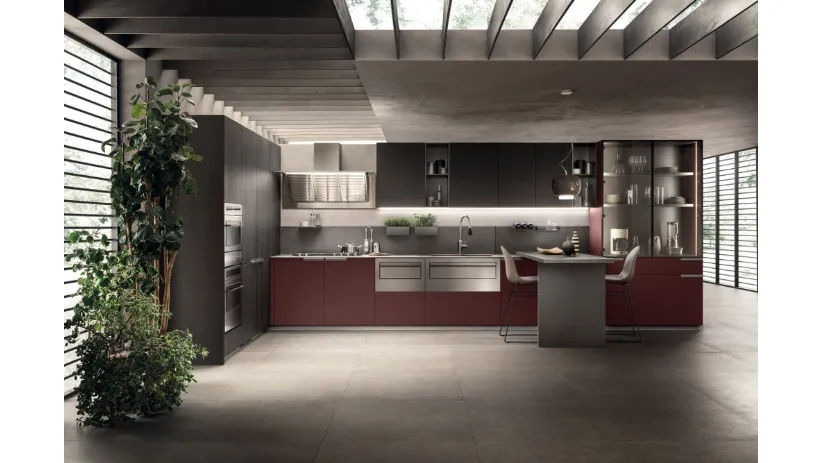 Cucina Moderna angolare con penisola Mia Rosso Jaipur e Rovere Carbone di Scavolini