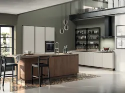 Cucina su misura con isola Evolution in laccato opaco Bianco e alluminio Antracite di Scavolini