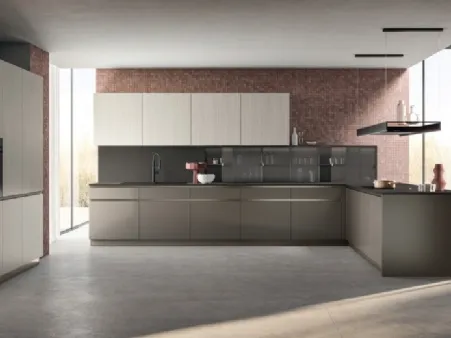 Cucina su misura Lumina in laminato Urban Steel e decorativo Oriental Light di Scavolini