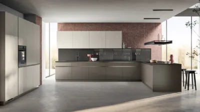 Cucina su misura Lumina 01 in laminato Urban Steel e decorativo Oriental Light di Scavolini