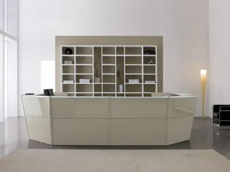 Bancone Reception Atrium sagomato laccato lucido di MobilOfficeFurniture
