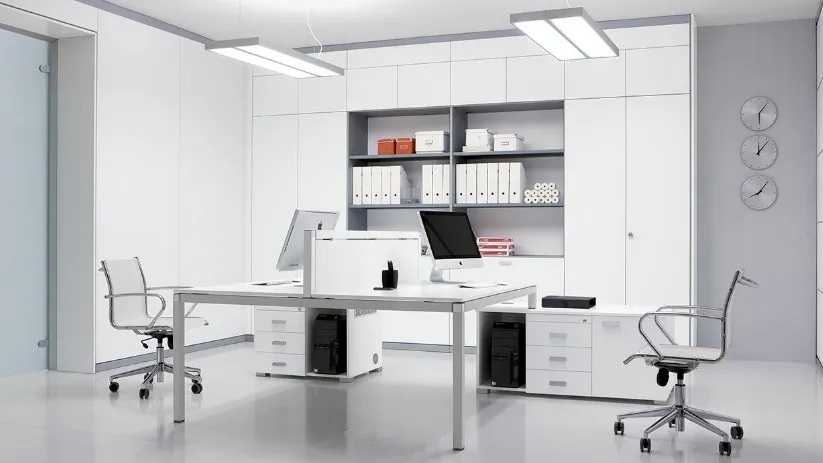 Scrivania operativa in melaminico e metallo Point di MobilOfficeFurniture