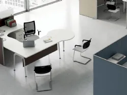 Scrivania operativa in melaminico e laccato Radial di MobilOfficeFurniture