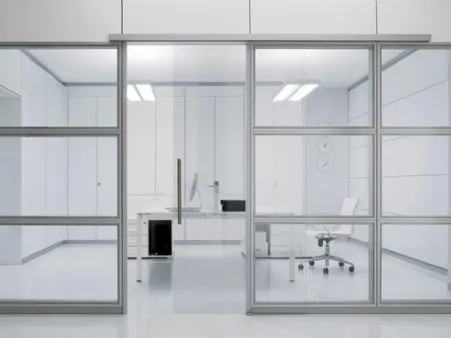 Parete divisoria in vetro con porta scorrevole Siderplan H di MobilOfficeFurniture