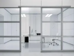 Parete divisoria in vetro con porta scorrevole Siderplan H di MobilOfficeFurniture