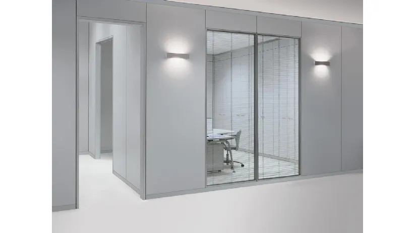 Parete divisoria in laccato opaco e porta scorrevole in vetro Siderplan V di MobilOfficeFurniture