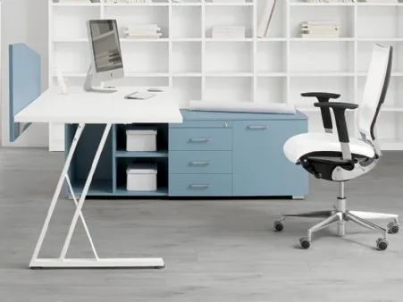 Scrivania operativa in melaminico e laccato con base in metallo Zenith di MobilOfficeFurniture