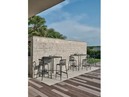 Sedia da giardino Shark Outdoor in polipropilene con gambe in acciaio laccato di Bontempi